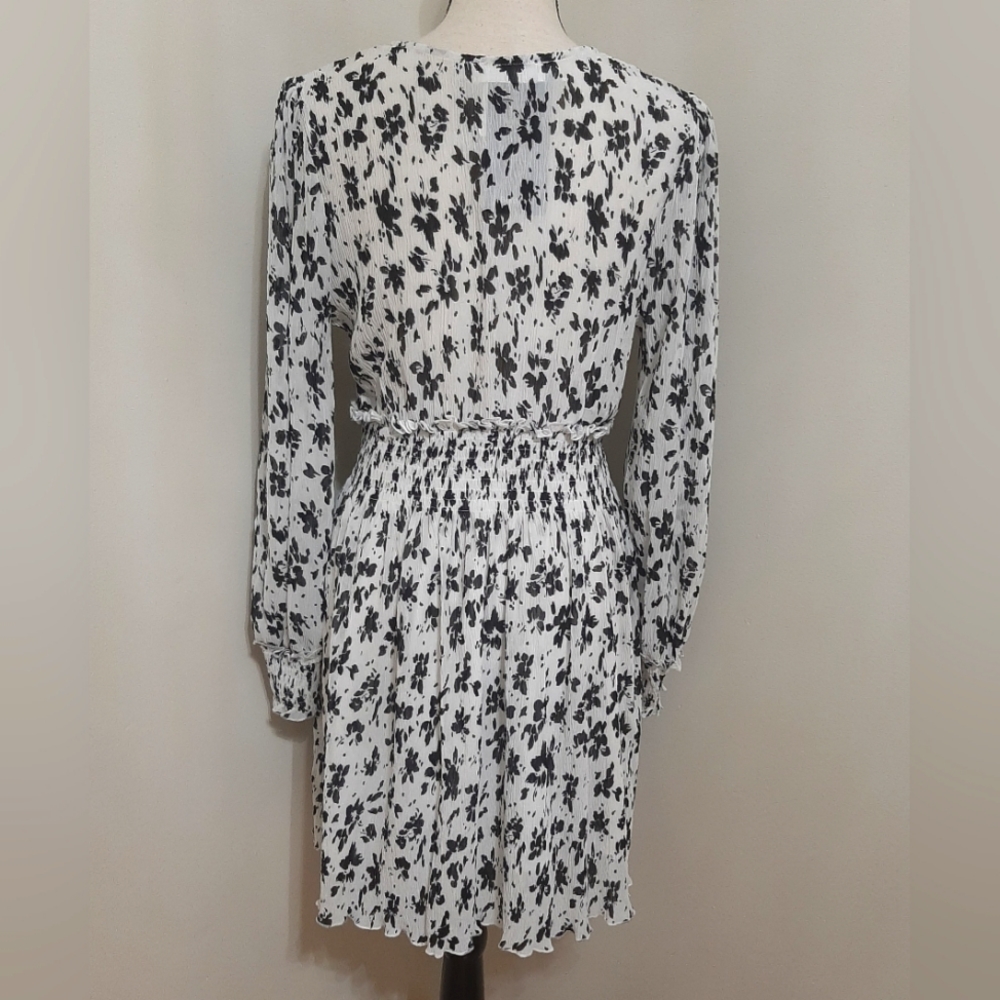 NWT Boratat Deep V-Neck Ruffle Floral Mini Dress - Picture 9 of 9